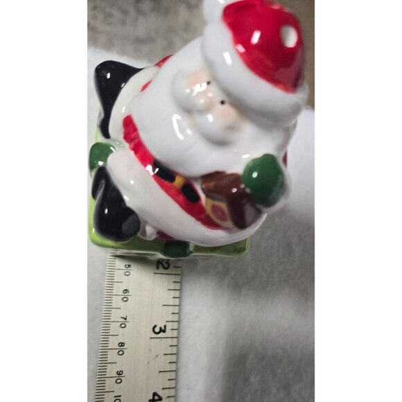 Cracker Barrel Mingle & Jingle Santa Salt & Pepper Shaker Set in Original Box - Picture 13 of 14